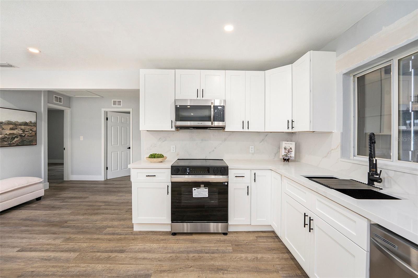 Image 10 of 33 For 4925 Alcazar Way S