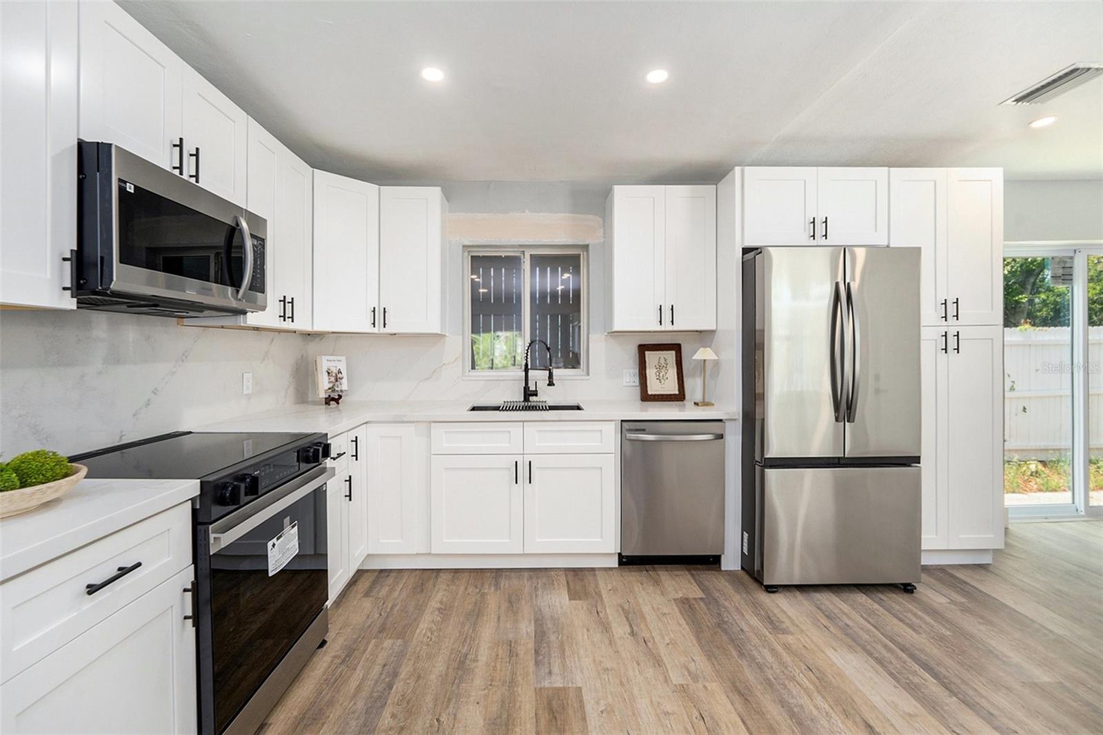 Image 11 of 33 For 4925 Alcazar Way S