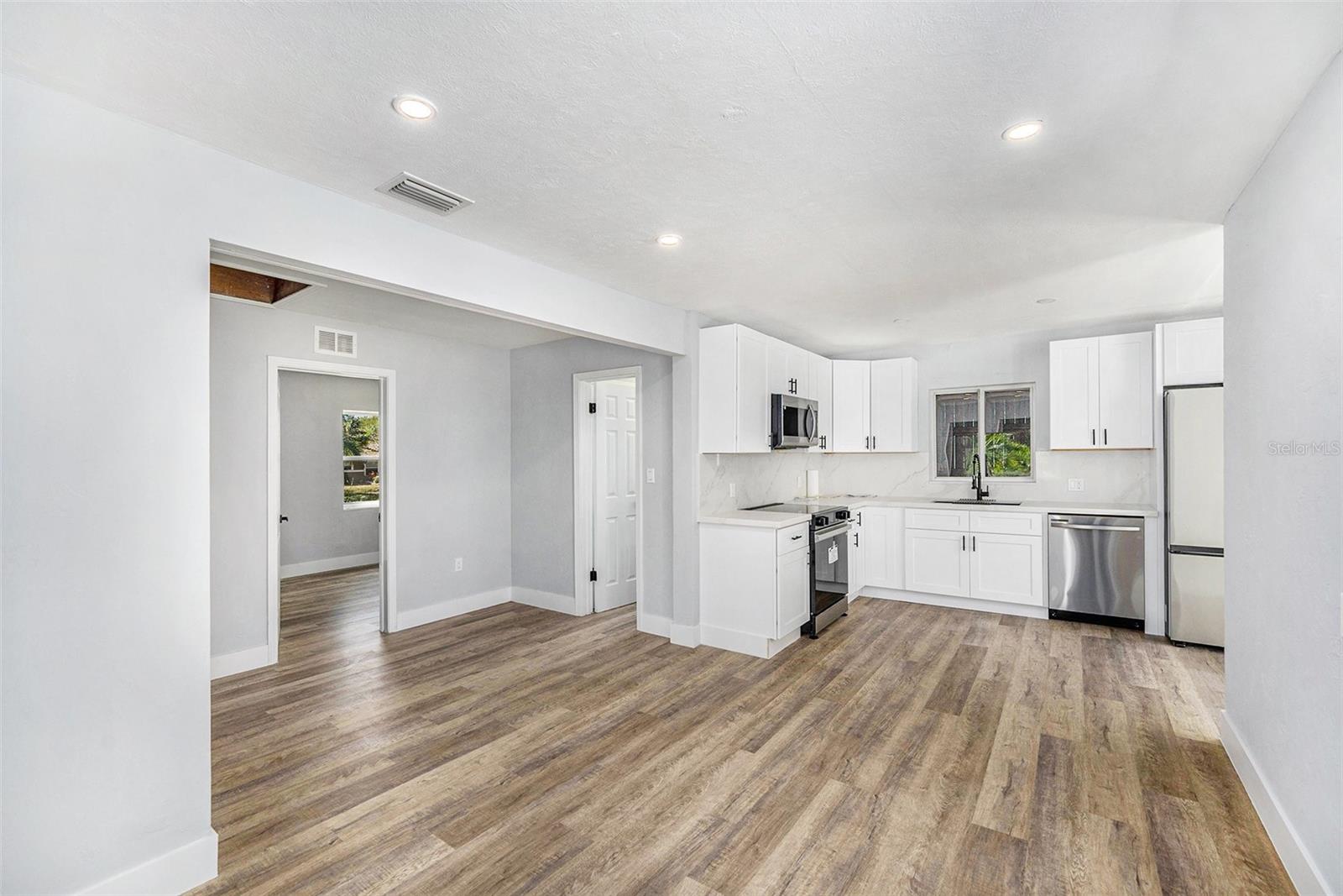 Image 12 of 33 For 4925 Alcazar Way S