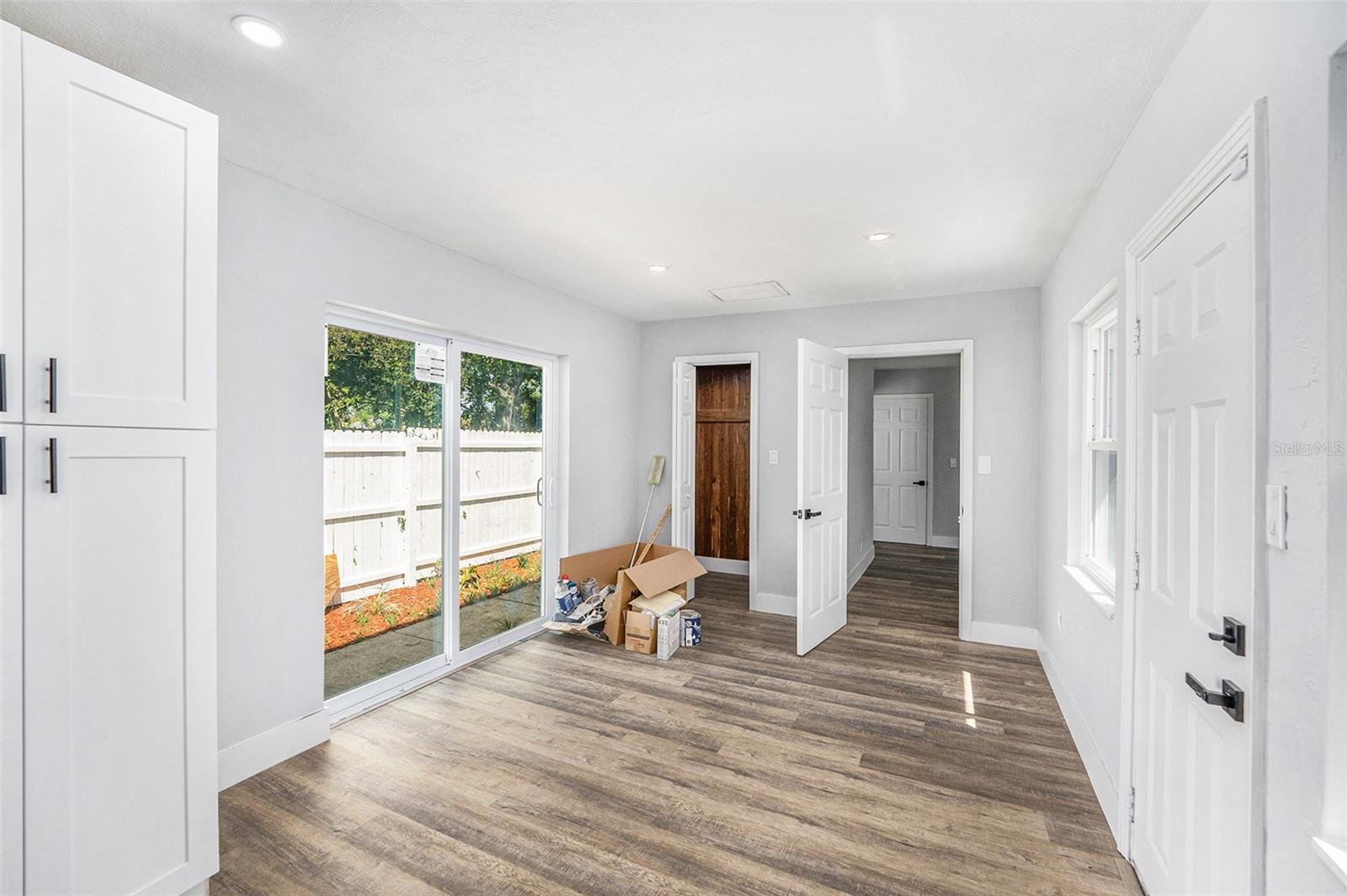 Image 14 of 33 For 4925 Alcazar Way S