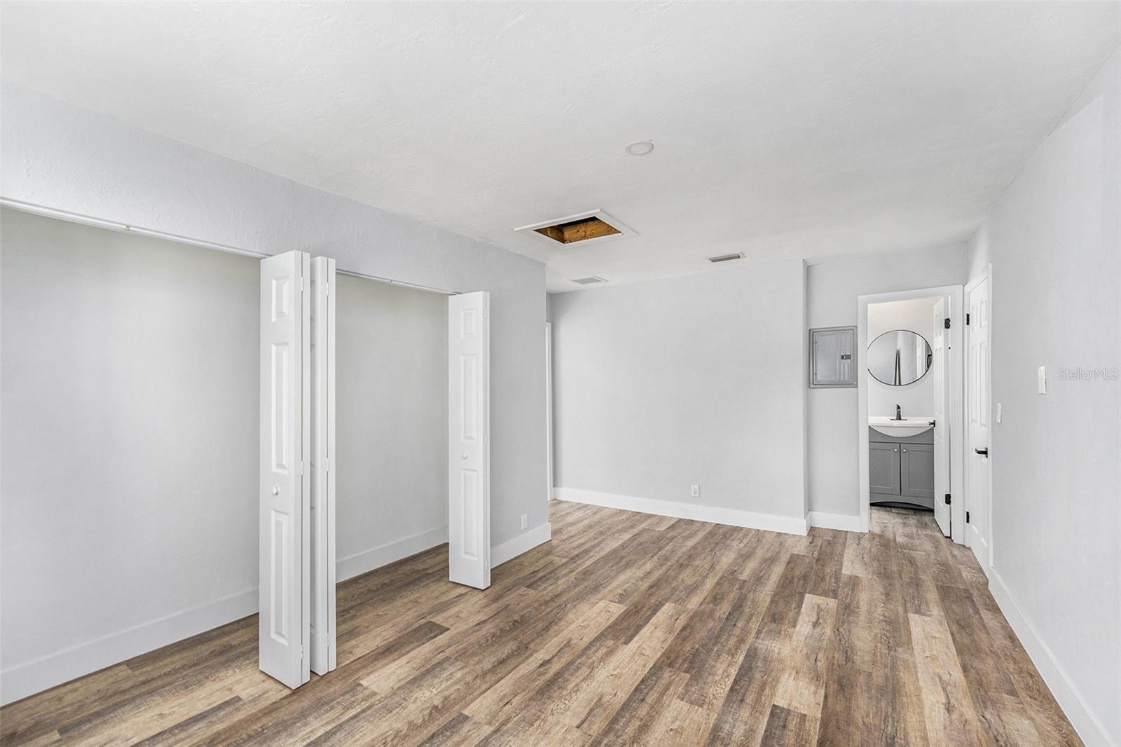 Image 18 of 33 For 4925 Alcazar Way S