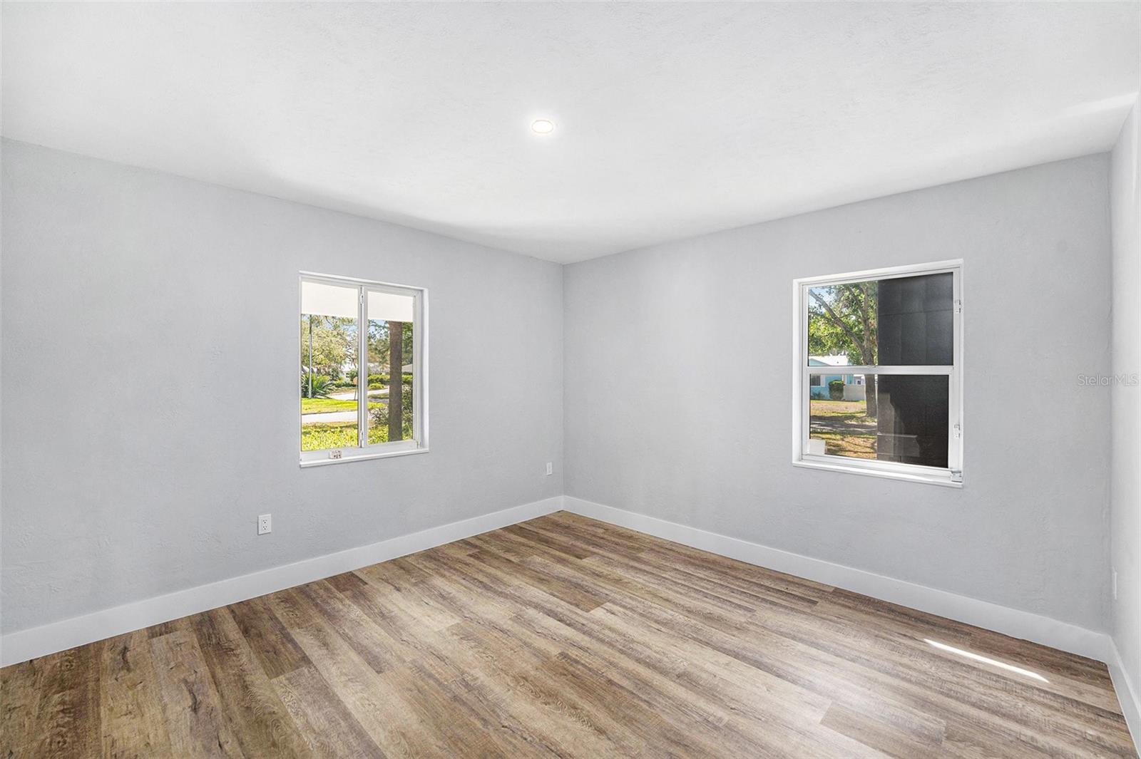 Image 21 of 33 For 4925 Alcazar Way S