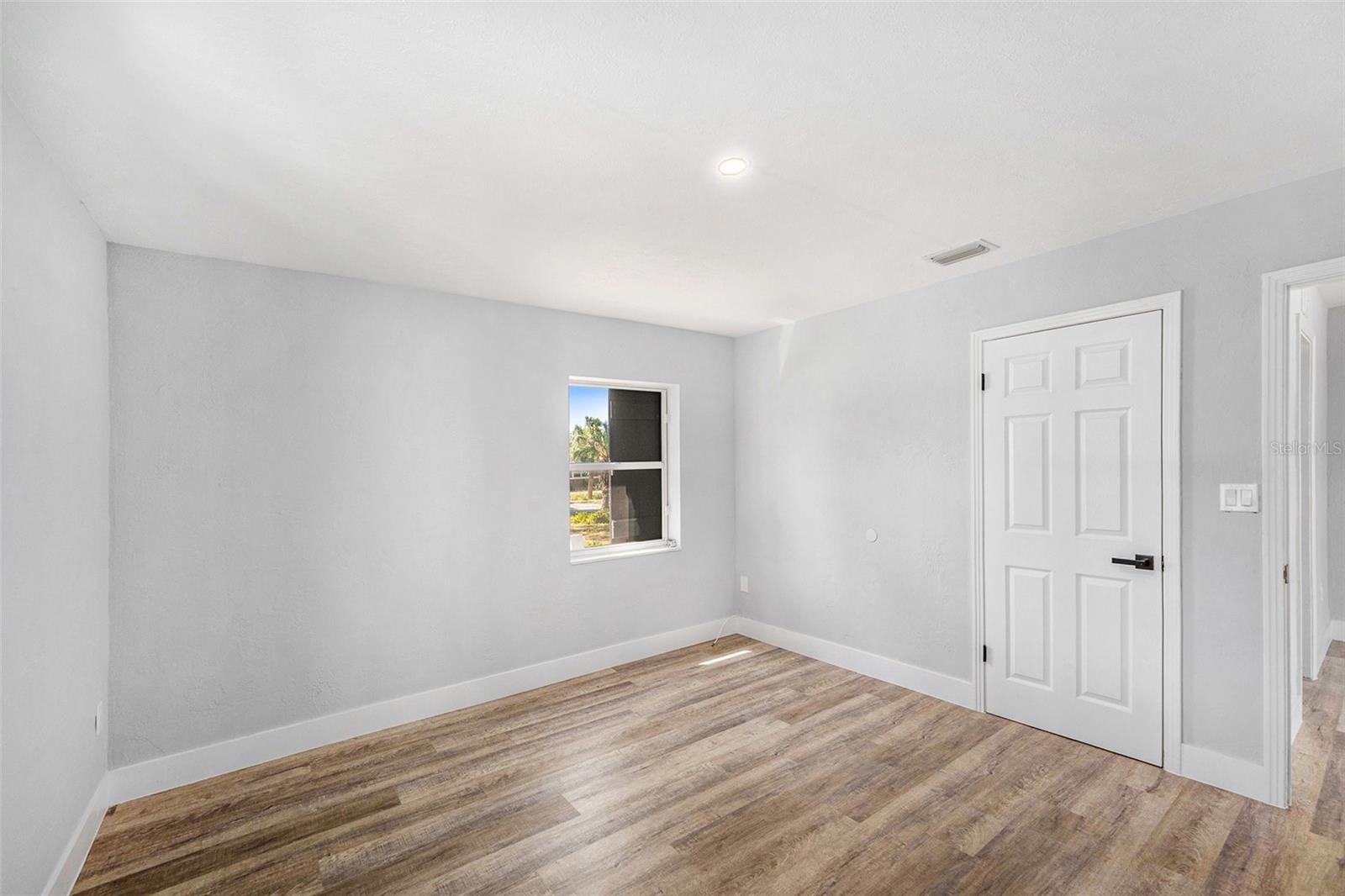 Image 22 of 33 For 4925 Alcazar Way S