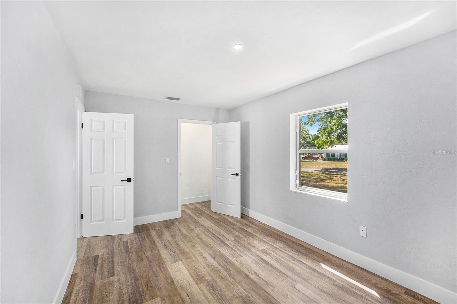 Image 23 of 33 For 4925 Alcazar Way S