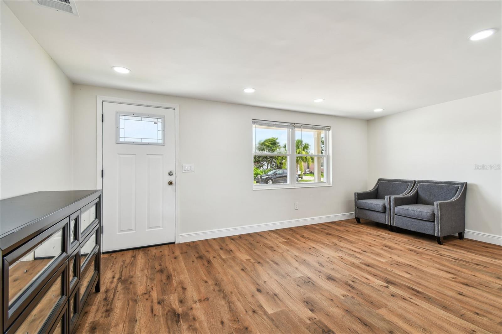 Image 6 of 49 For 3850 Carioca Rd