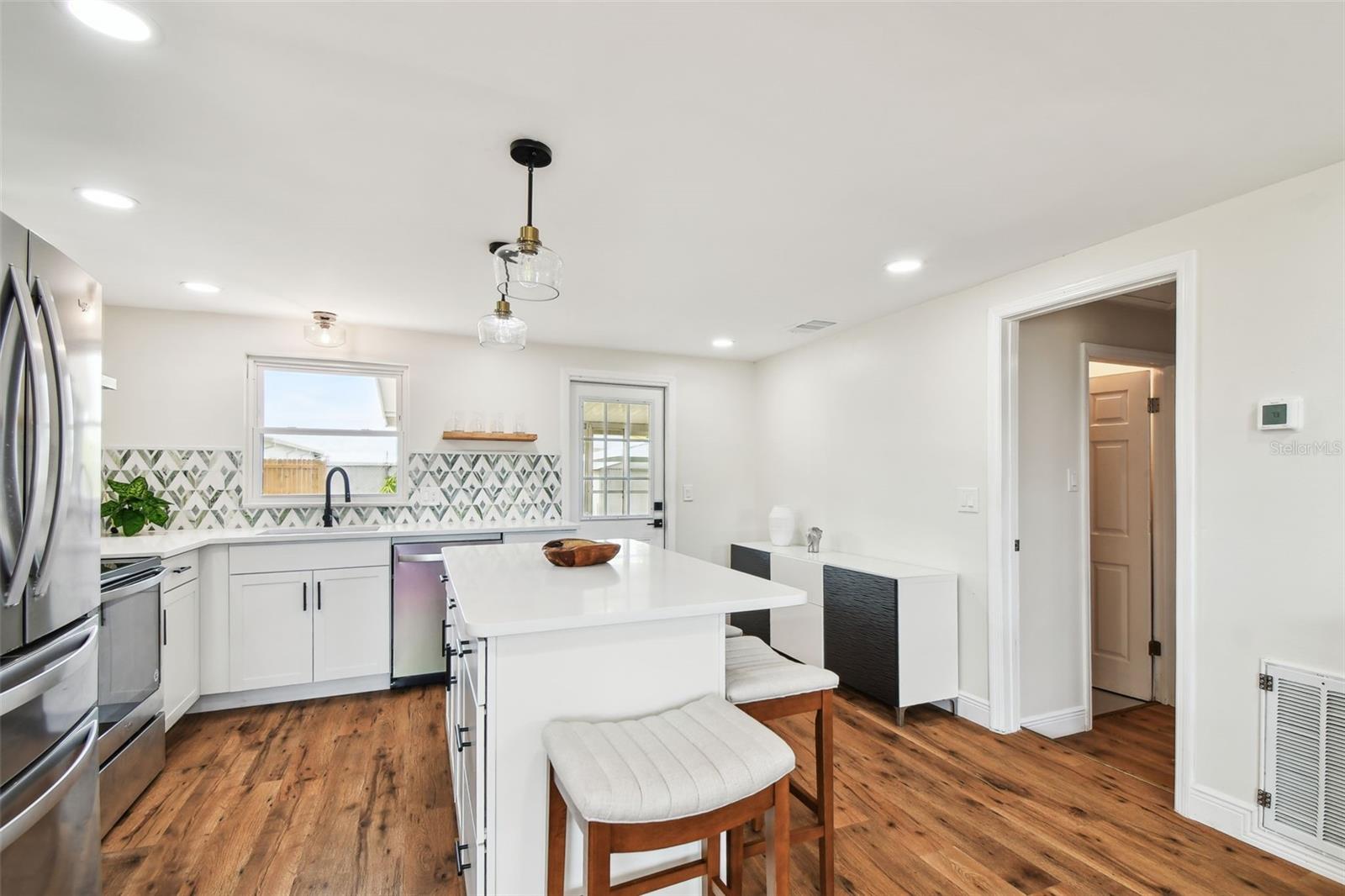 Image 8 of 49 For 3850 Carioca Rd