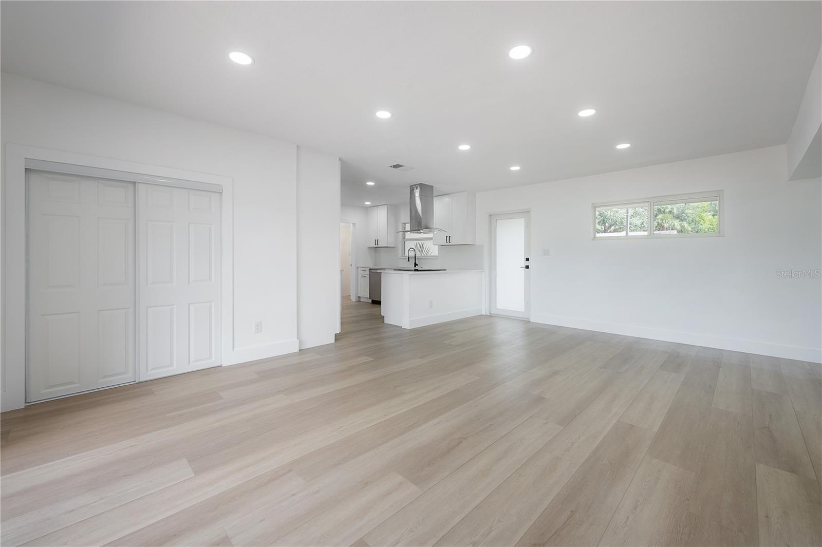 Image 11 of 80 For 6108 Oak Ridge Avenue