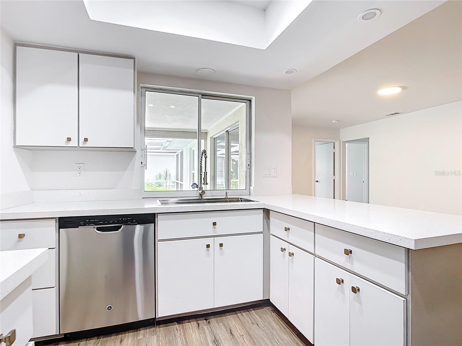 Image 11 of 44 For 20352 Astoria Avenue