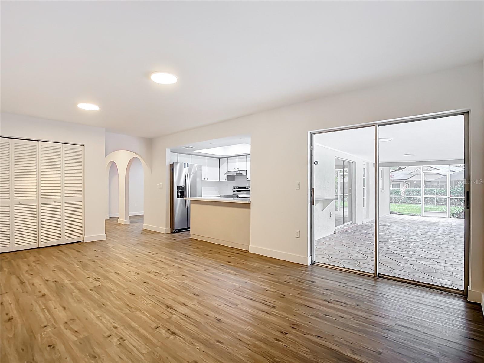 Image 15 of 44 For 20352 Astoria Avenue