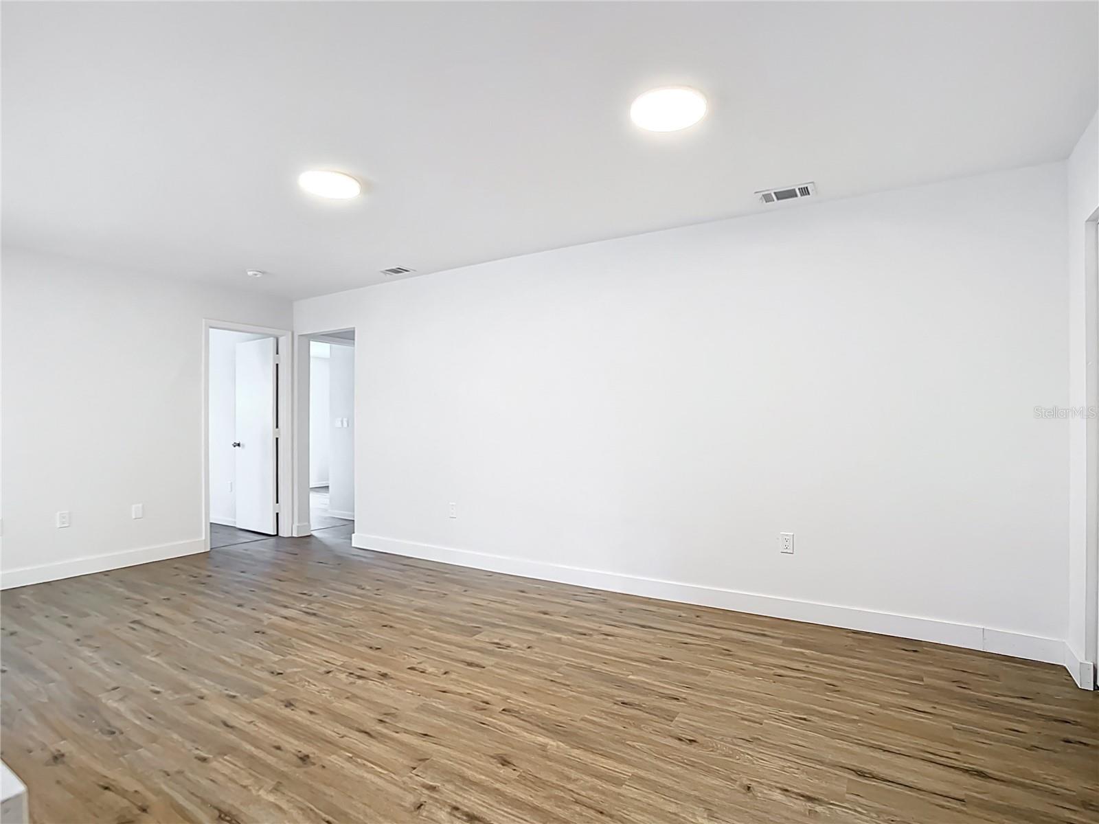 Image 17 of 44 For 20352 Astoria Avenue