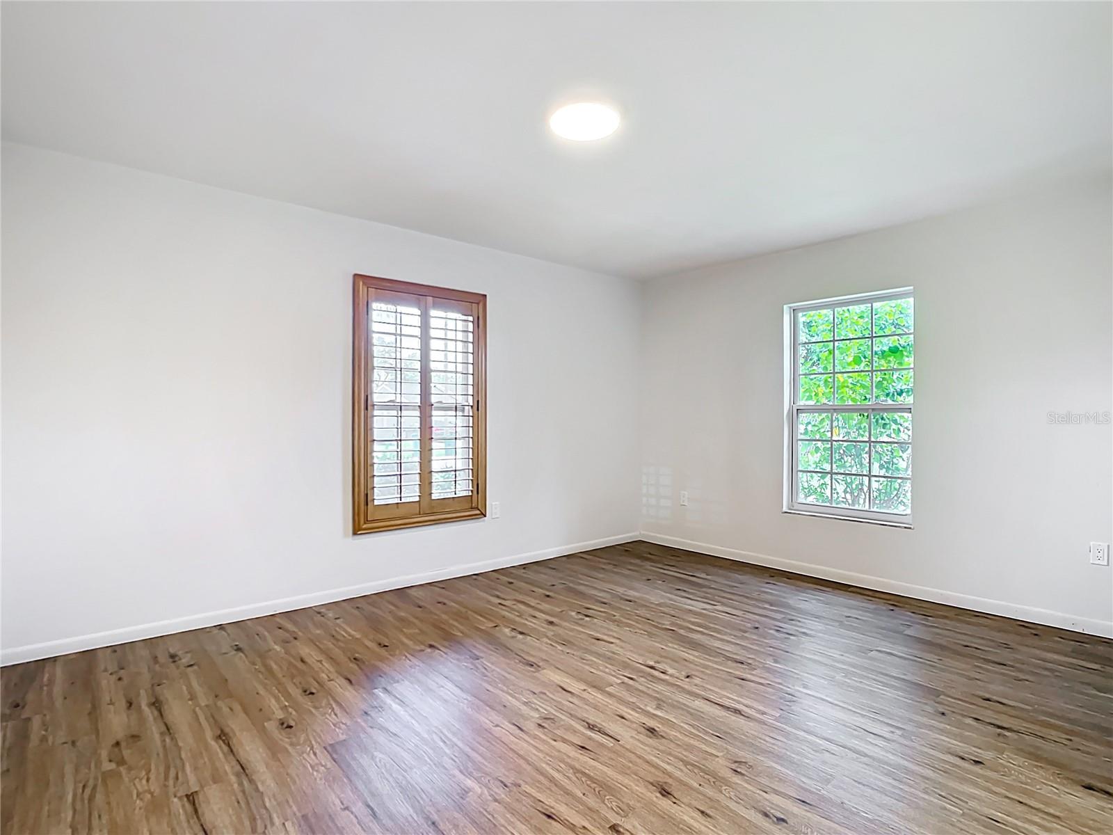 Image 18 of 44 For 20352 Astoria Avenue