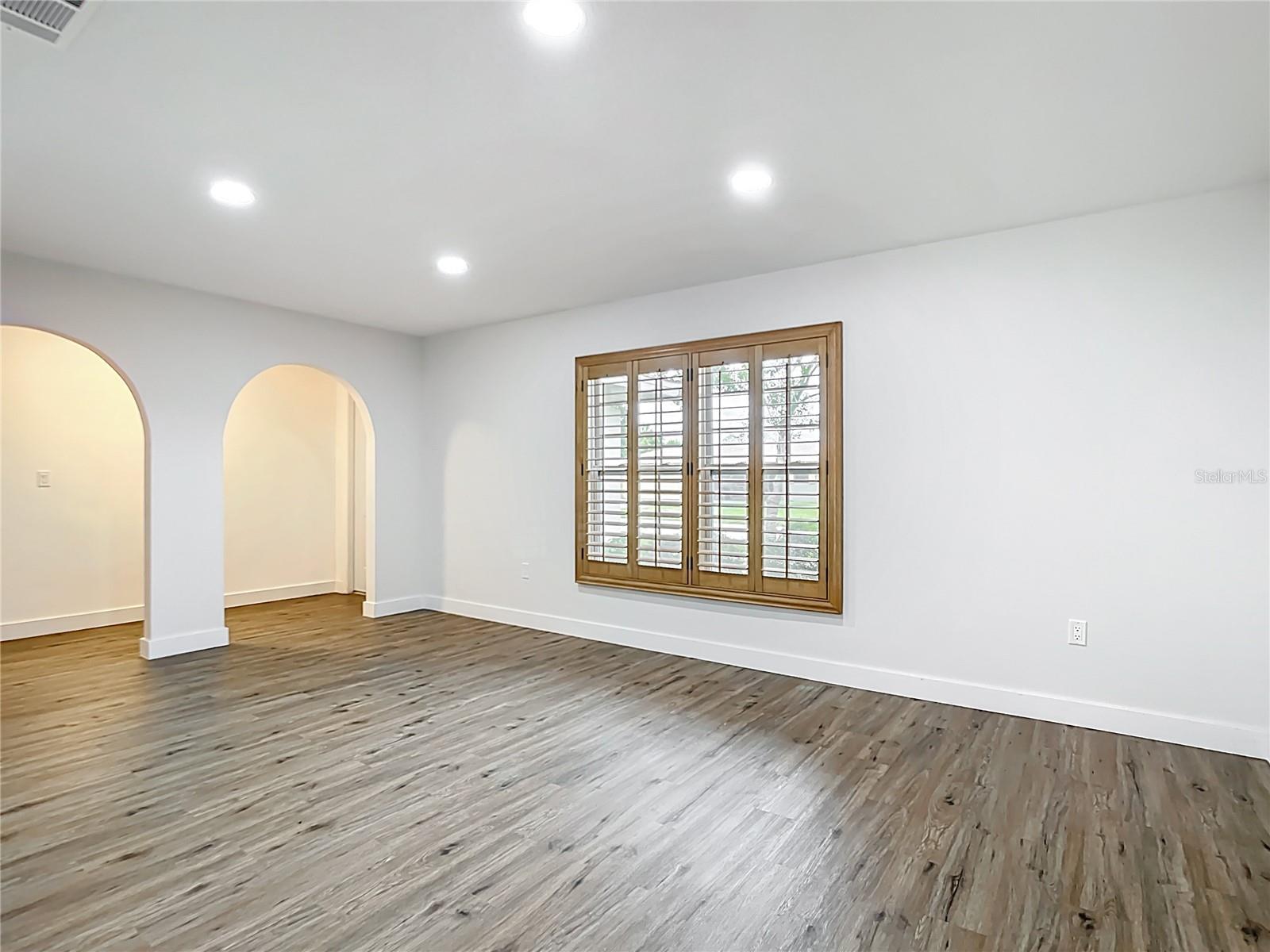 Image 3 of 44 For 20352 Astoria Avenue
