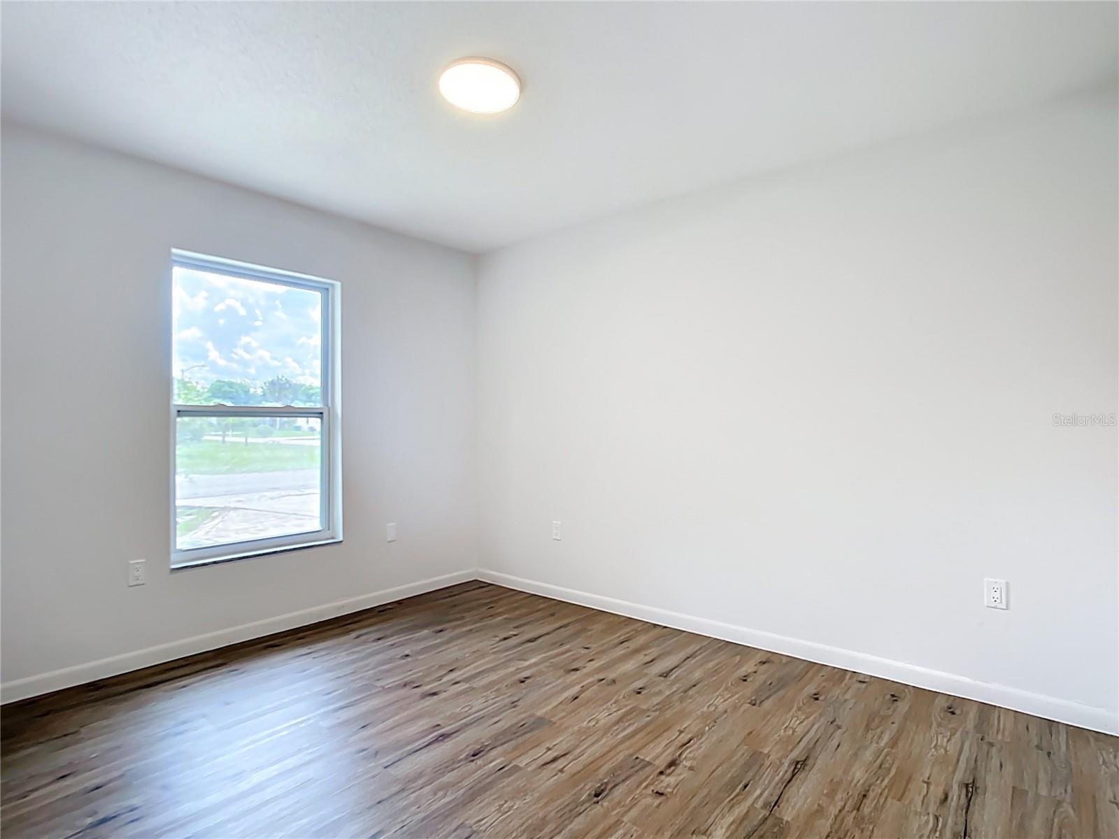 Image 31 of 44 For 20352 Astoria Avenue