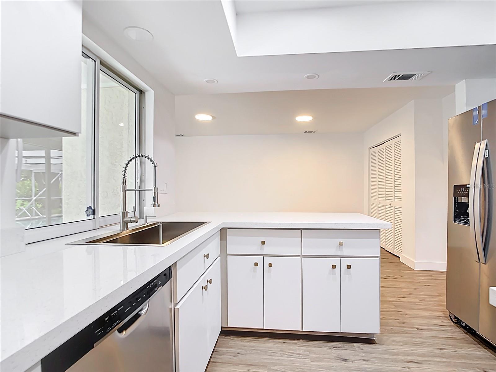 Image 8 of 44 For 20352 Astoria Avenue