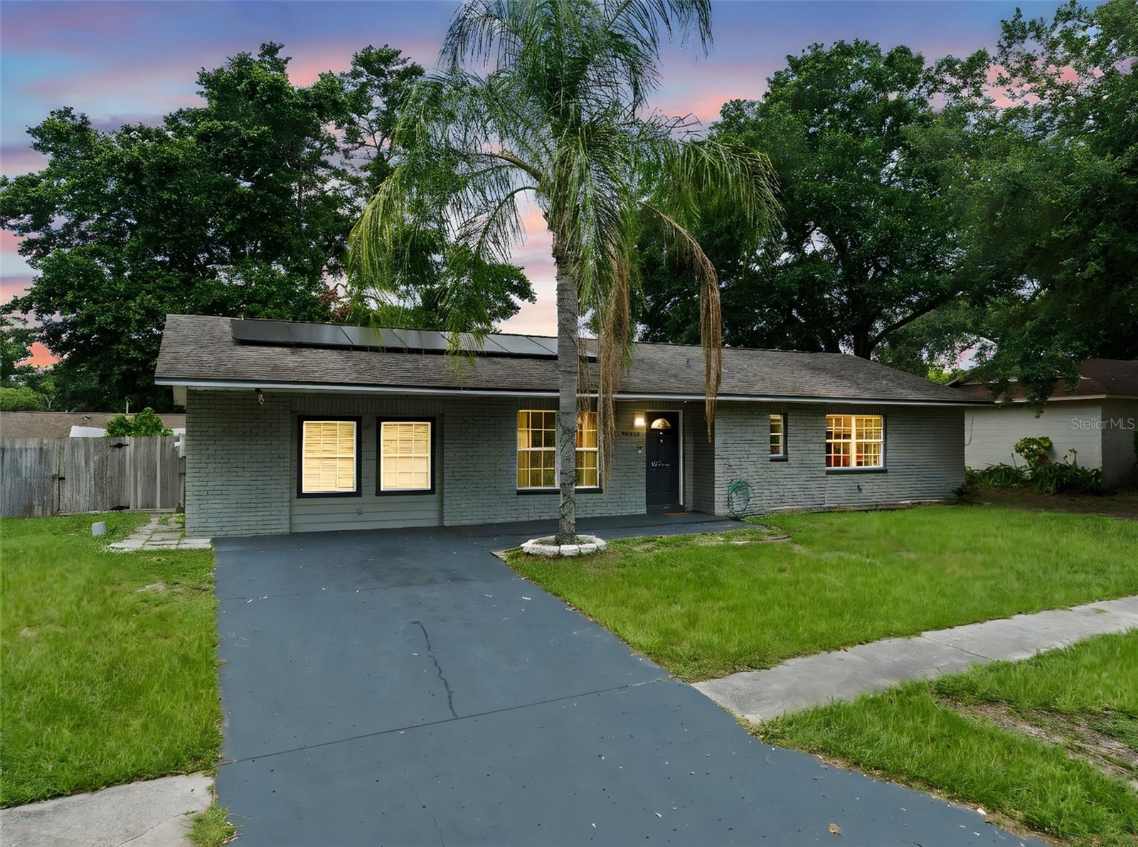 Listing photo id 2 for 4906 Presidential Street