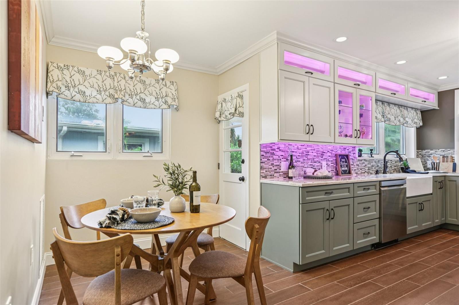 Image 16 of 68 For 4830 Paradise Way S