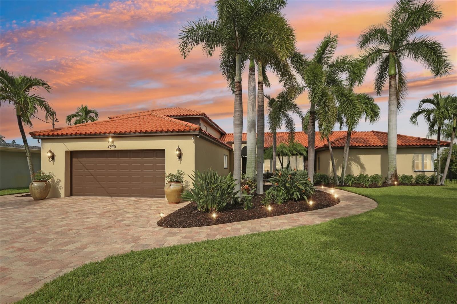 Image 2 of 68 For 4830 Paradise Way S