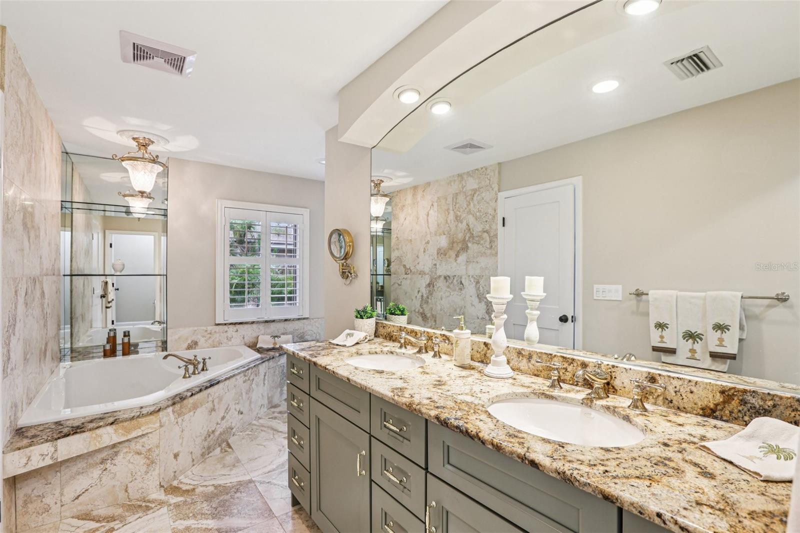 Image 38 of 68 For 4830 Paradise Way S