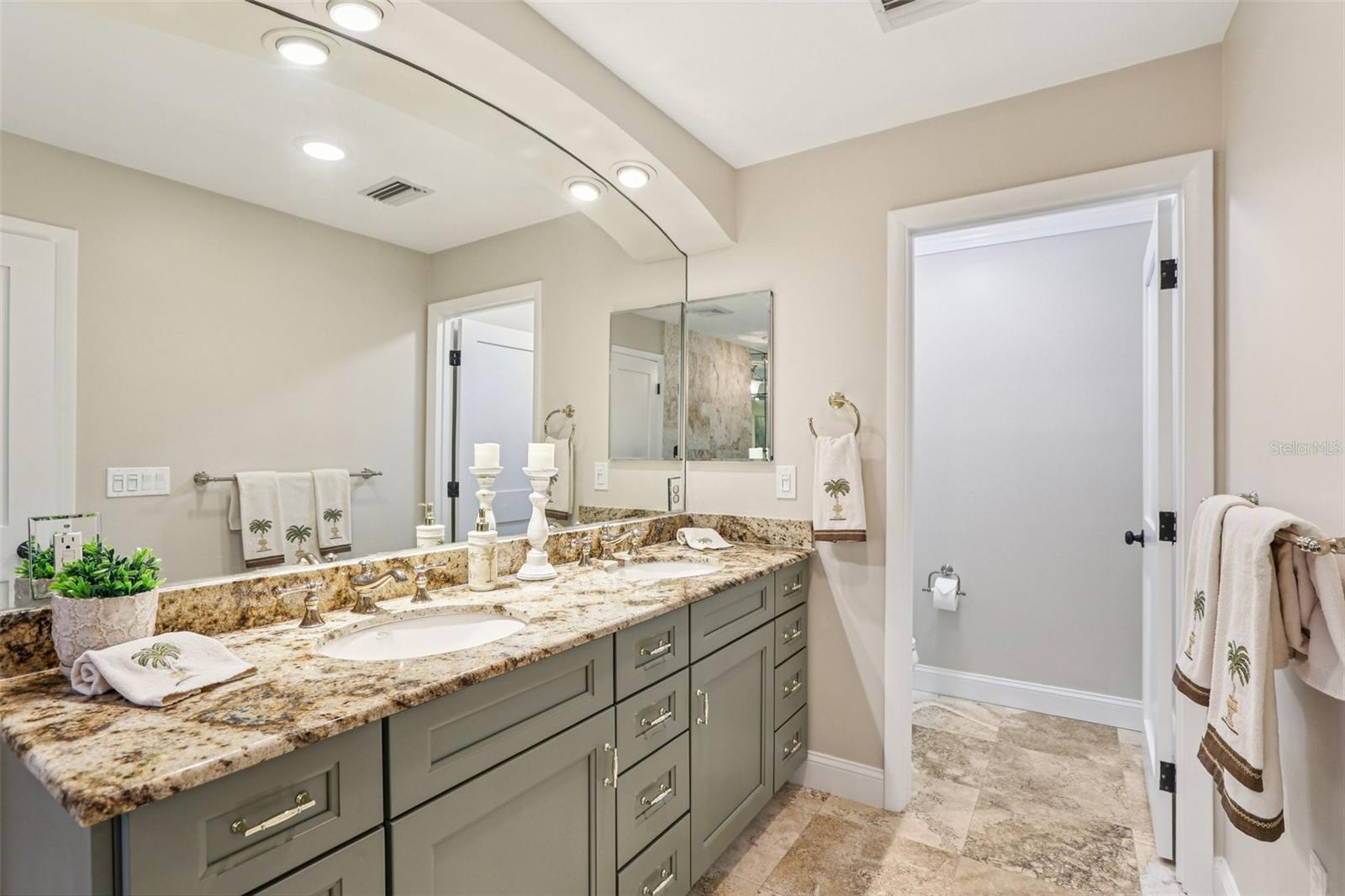 Image 40 of 68 For 4830 Paradise Way S