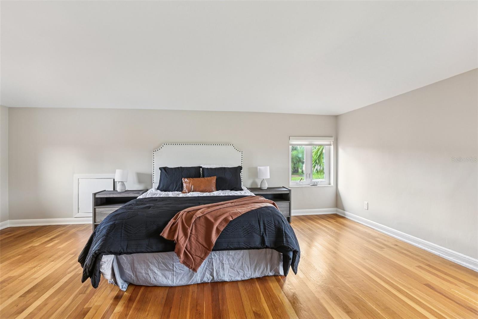 Image 42 of 68 For 4830 Paradise Way S