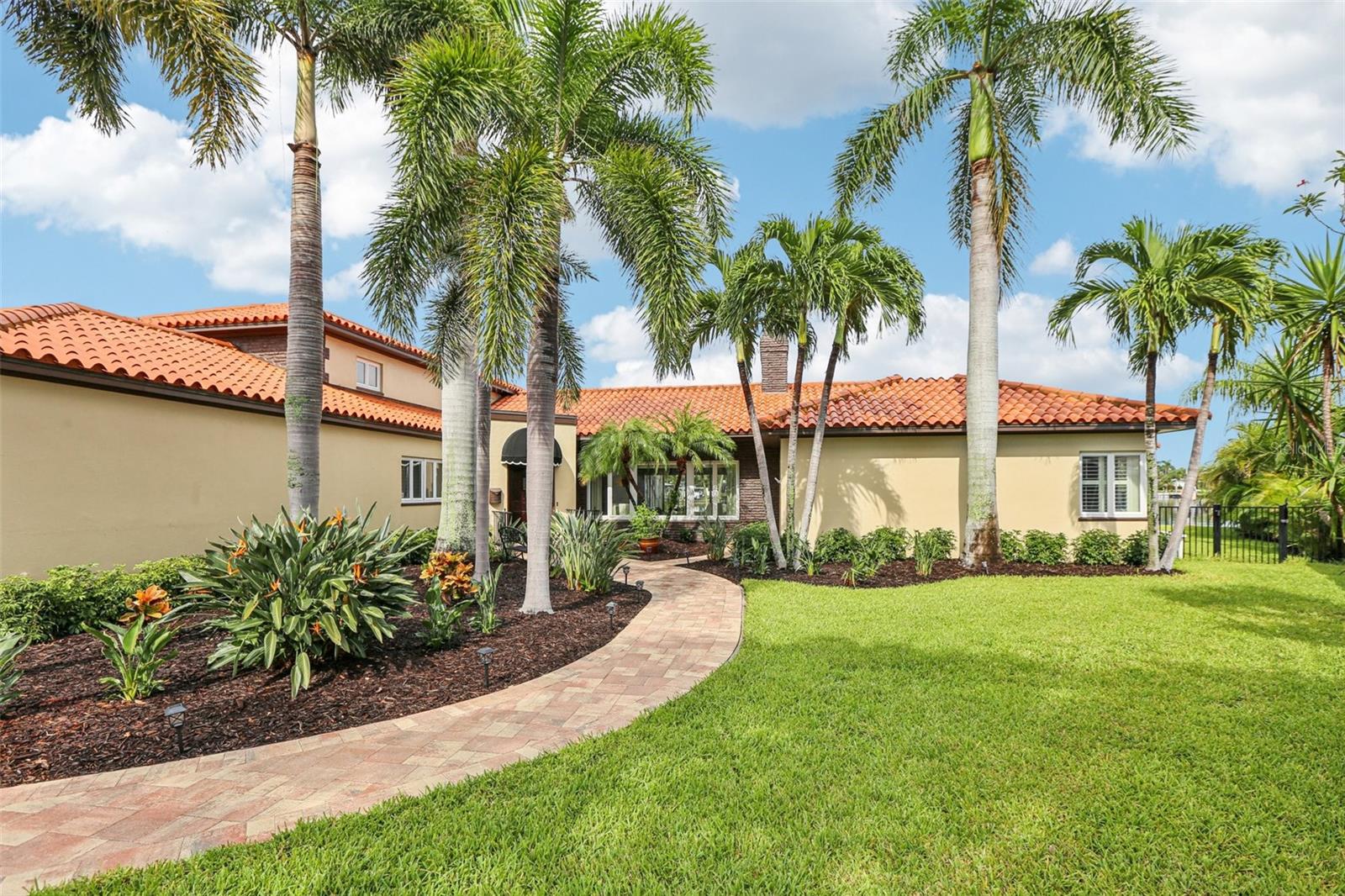Image 5 of 68 For 4830 Paradise Way S