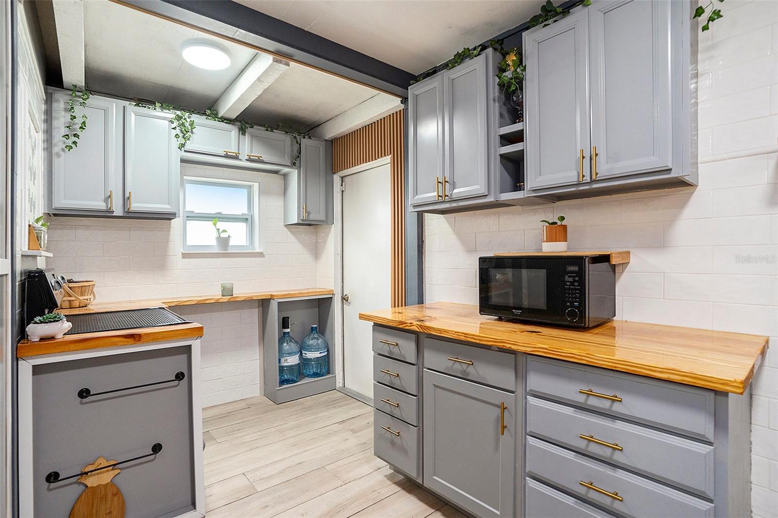Listing photo id 10 for 15906 Country Farm Place
