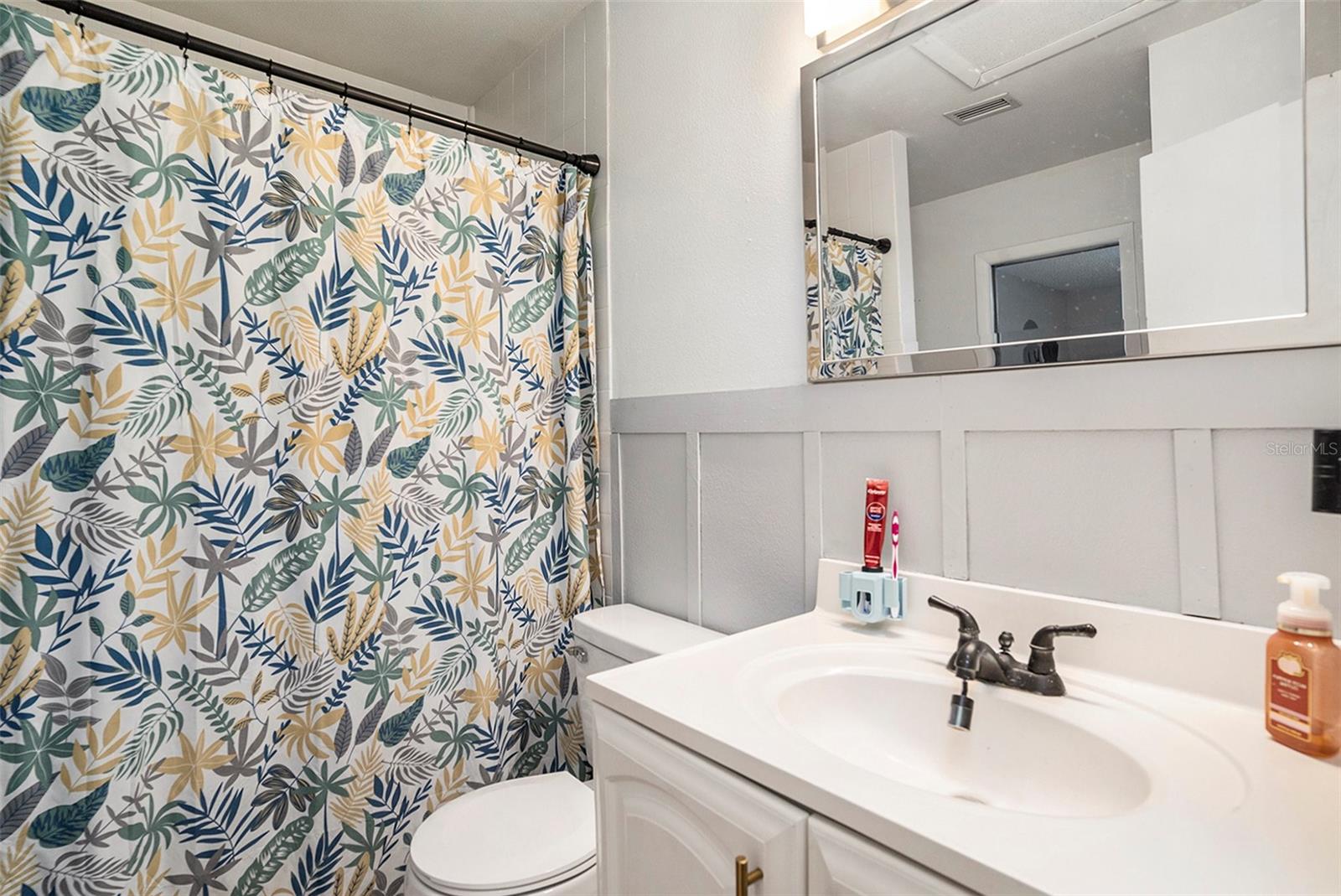 Listing photo id 14 for 15906 Country Farm Place