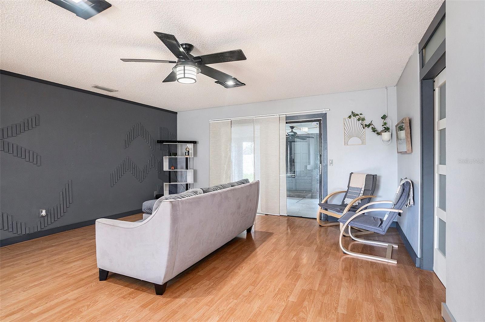 Listing photo id 2 for 15906 Country Farm Place