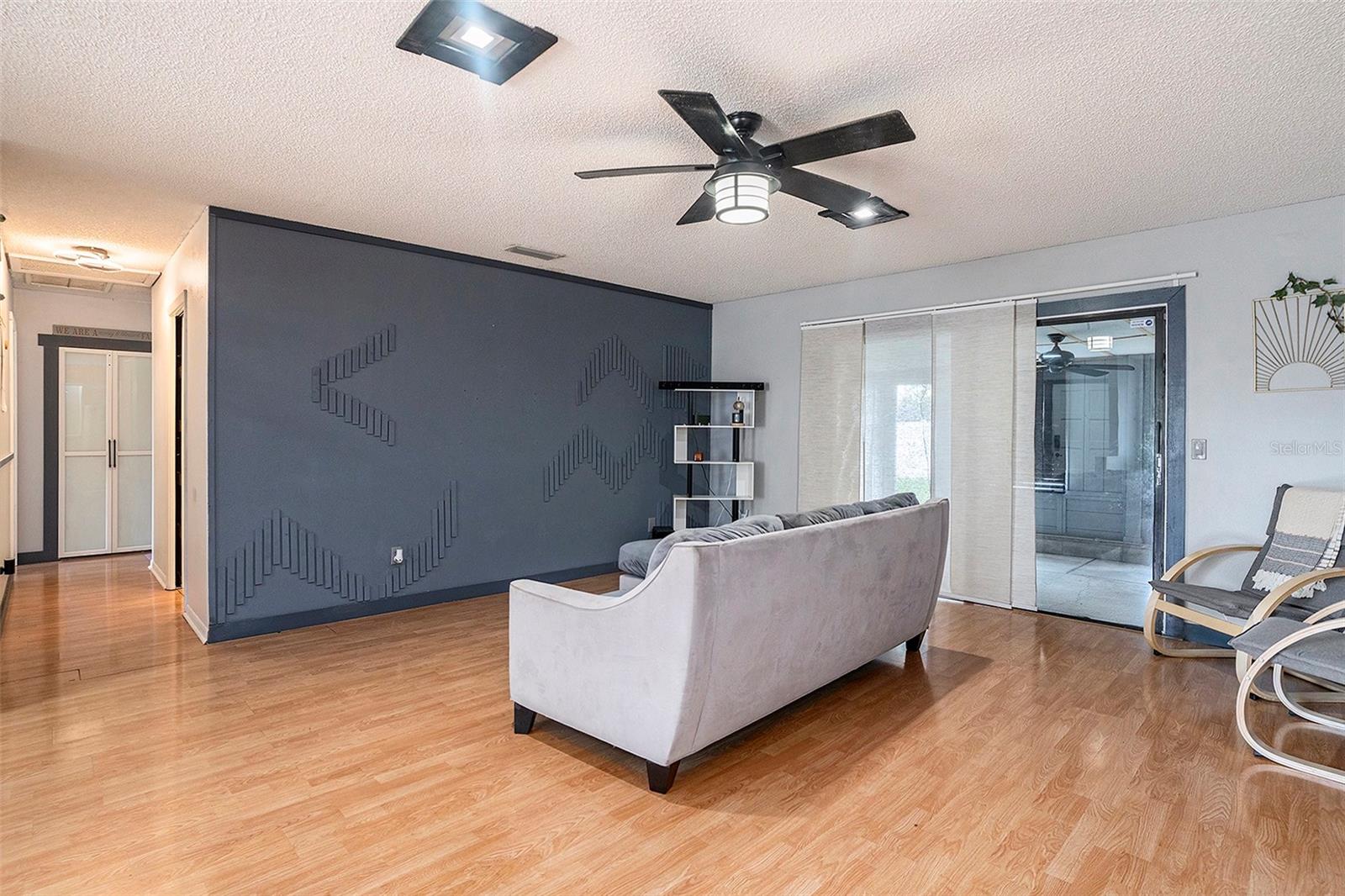 Listing photo id 3 for 15906 Country Farm Place