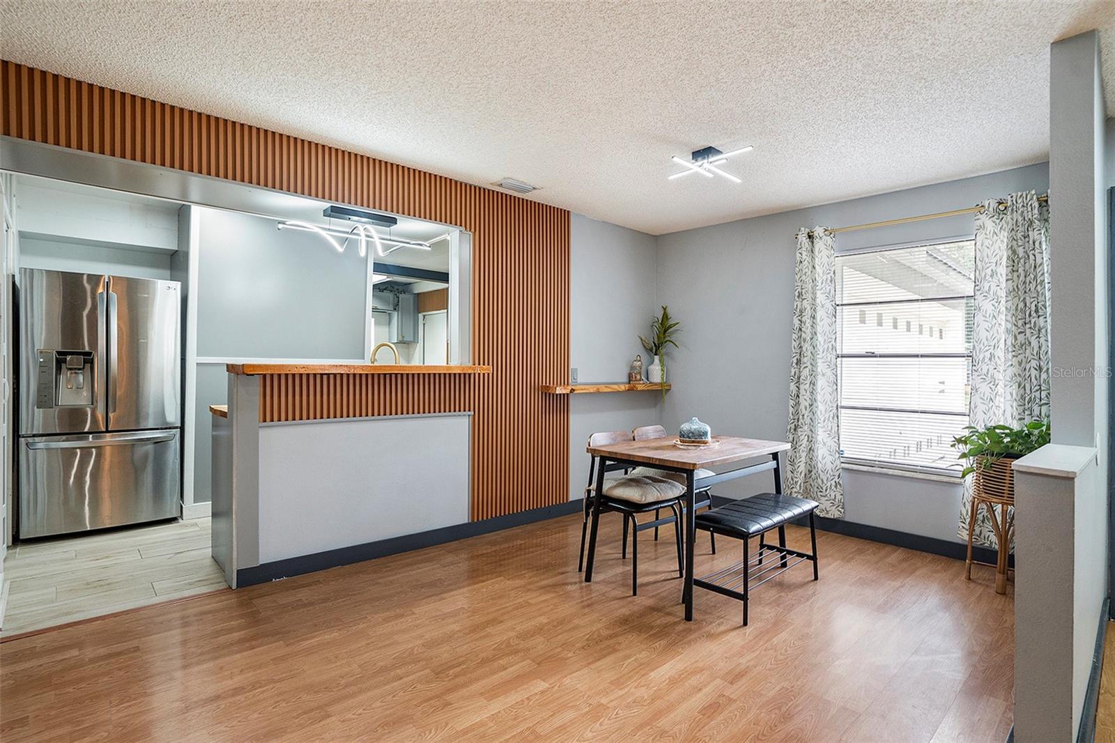 Listing photo id 5 for 15906 Country Farm Place