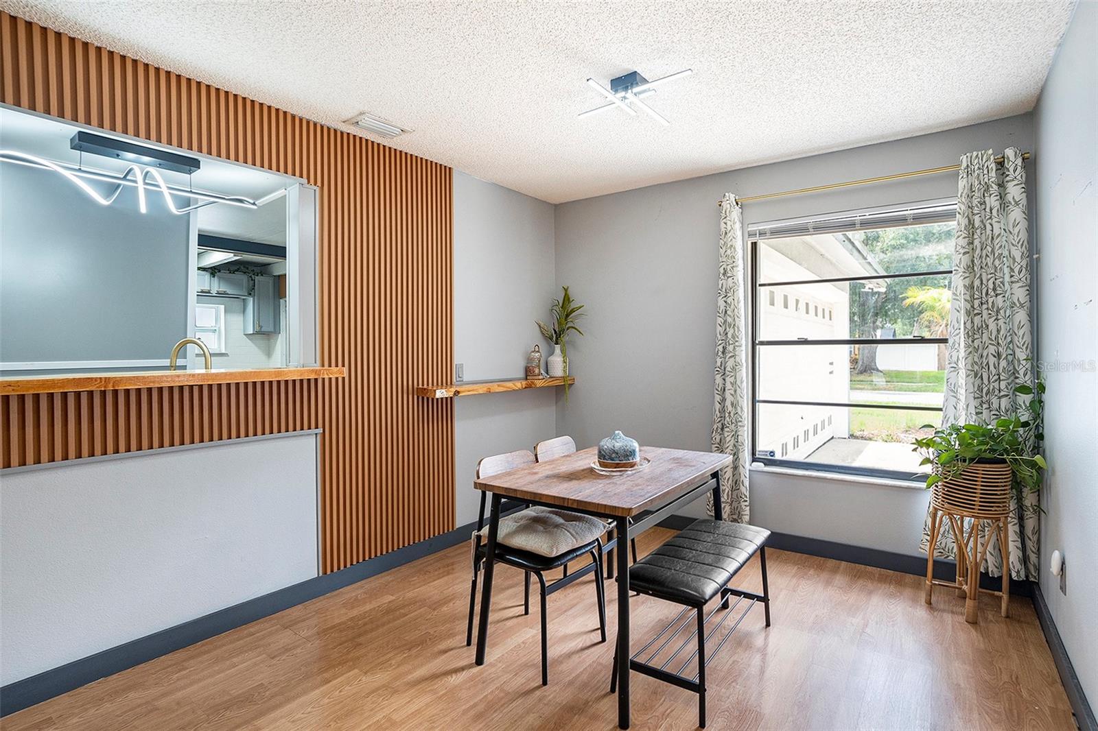 Listing photo id 6 for 15906 Country Farm Place