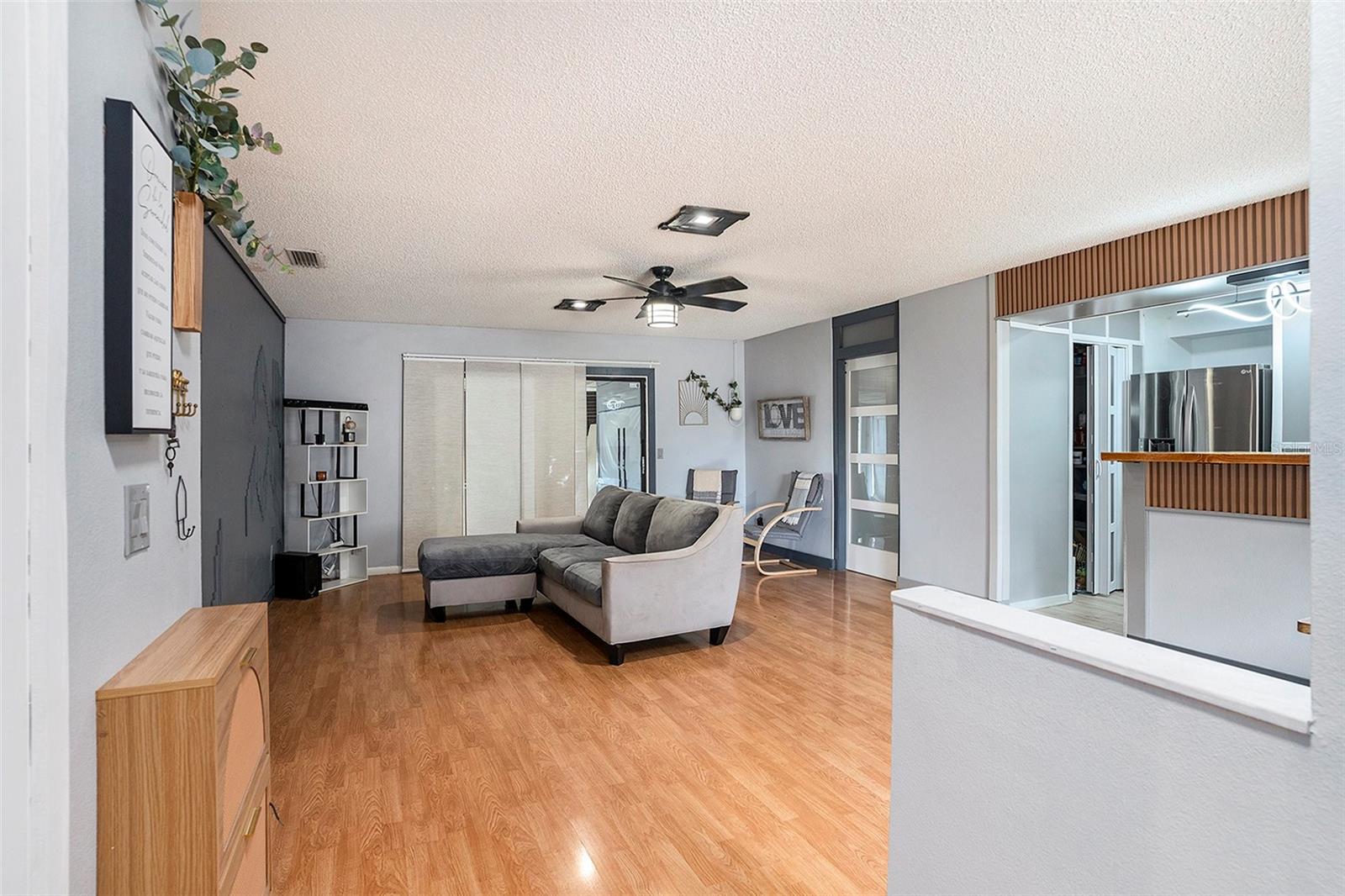 Listing photo id 7 for 15906 Country Farm Place