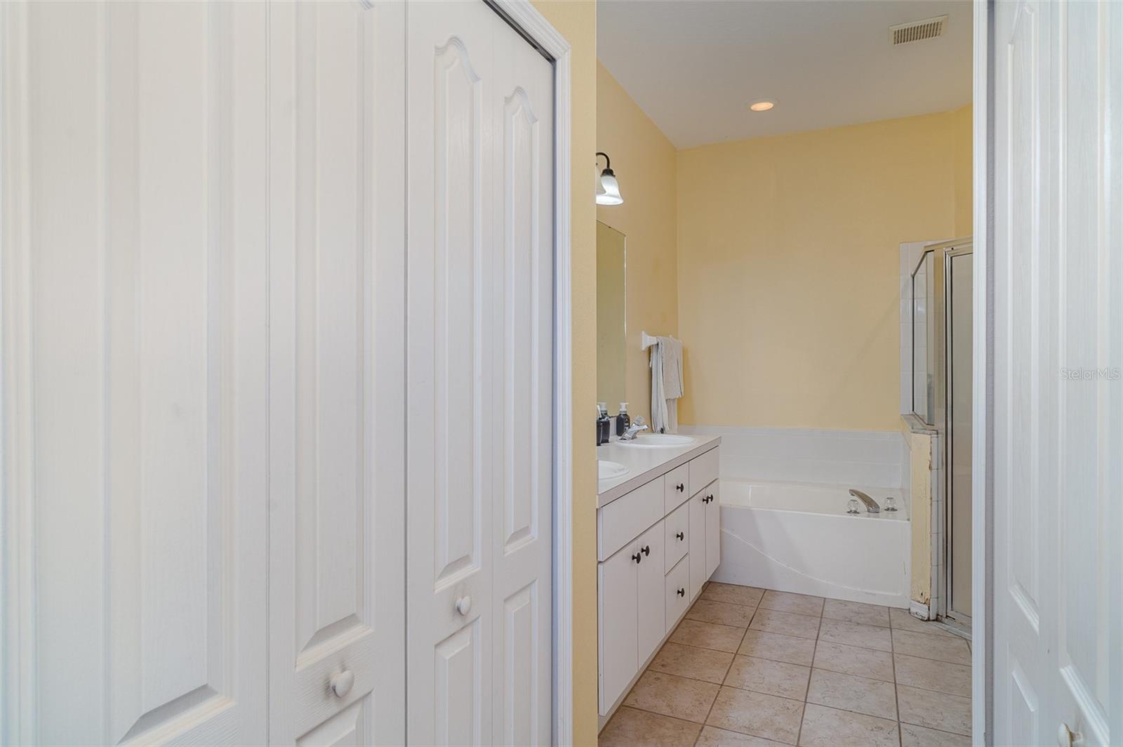 Image 17 of 31 For 5814 Heronpark Place