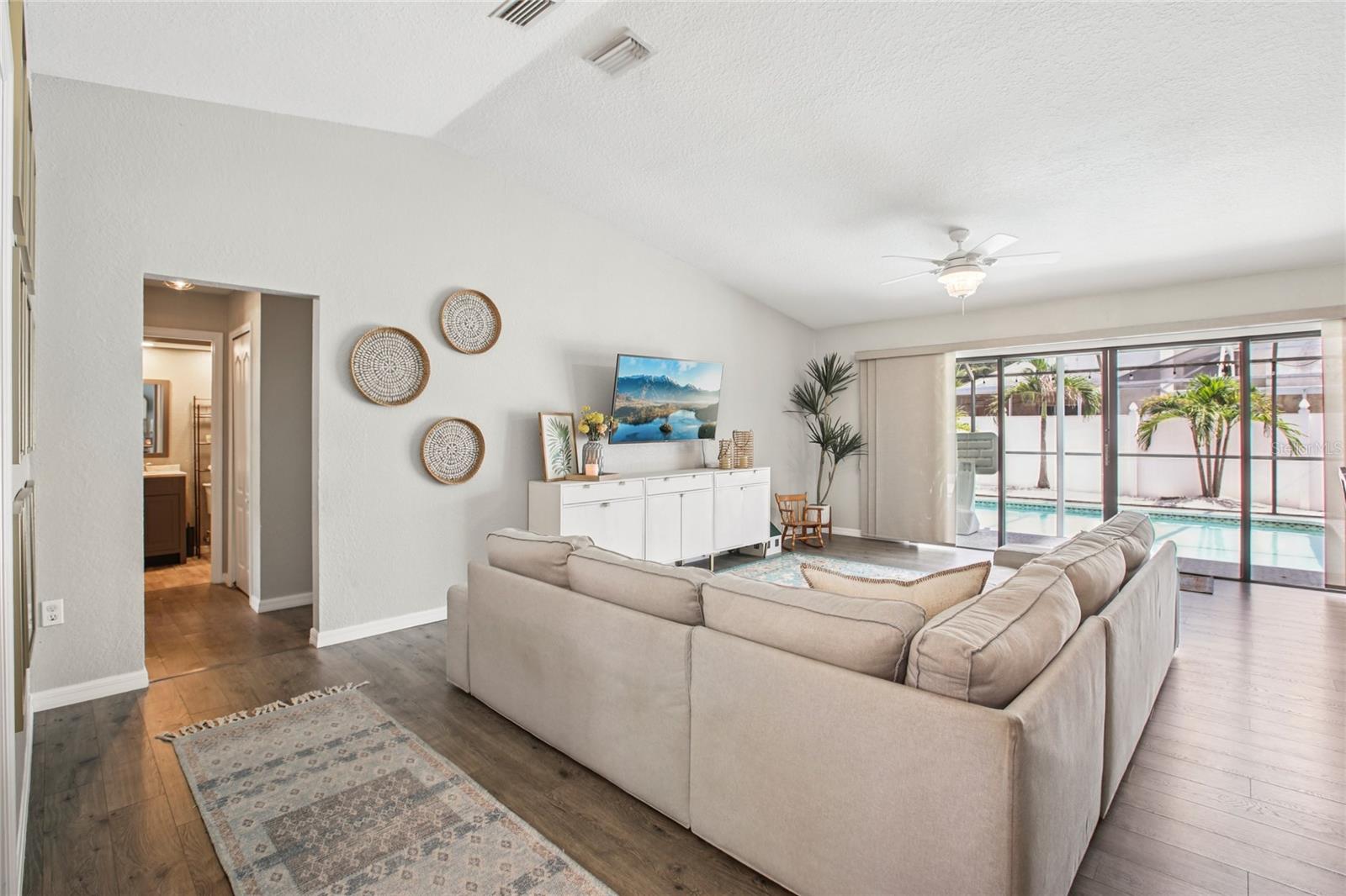 Image 10 of 44 For 852 Crystal Drive