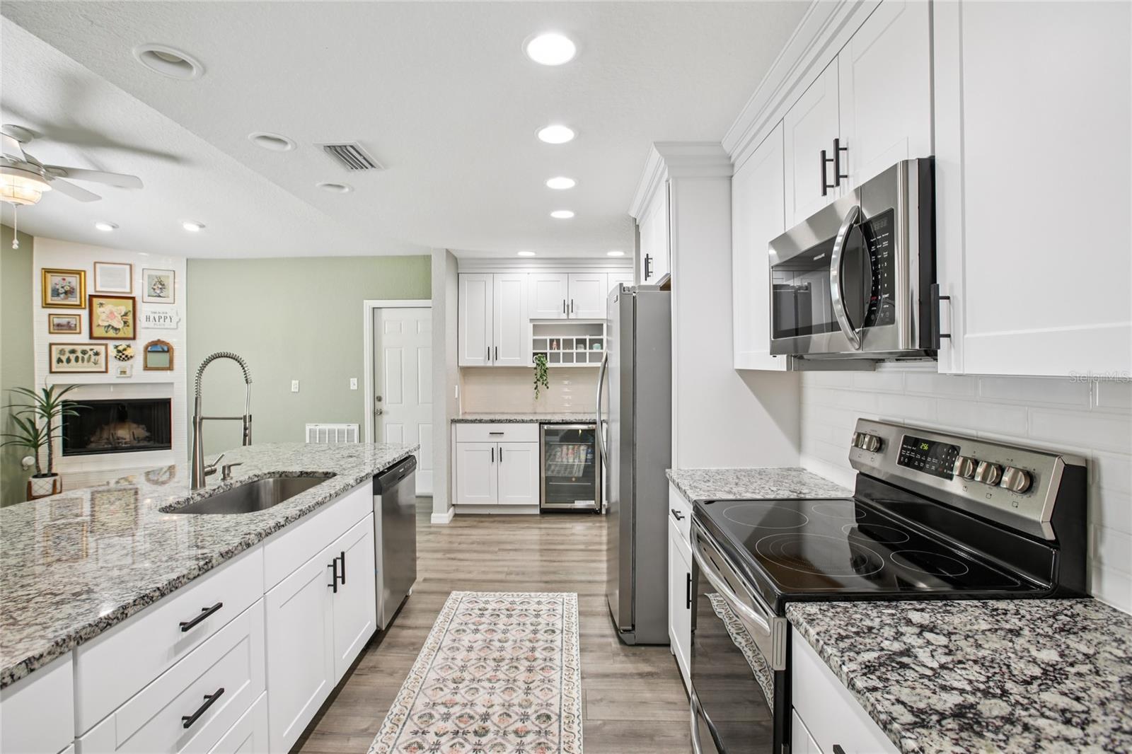 Image 18 of 44 For 852 Crystal Drive