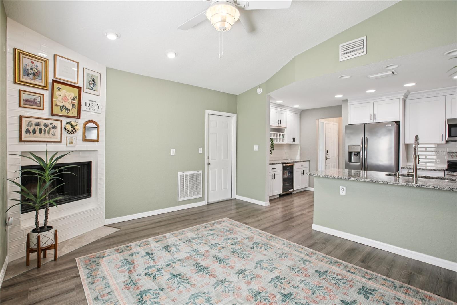 Image 21 of 44 For 852 Crystal Drive