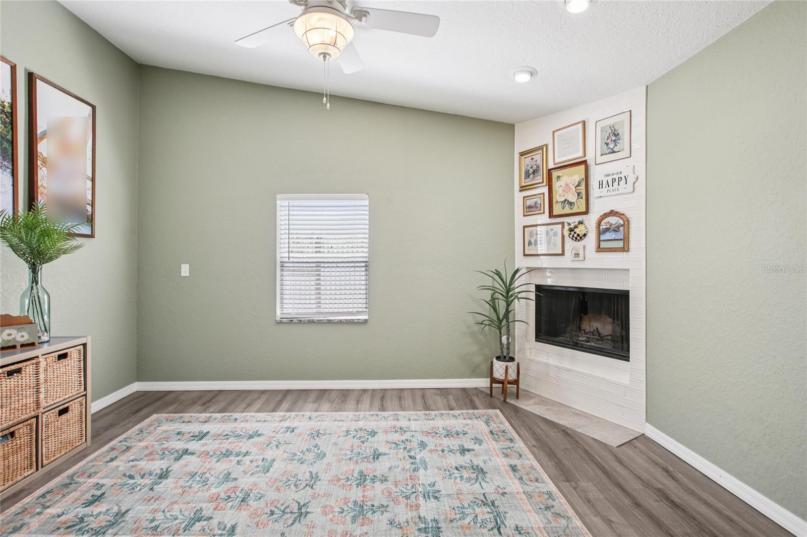 Image 22 of 44 For 852 Crystal Drive