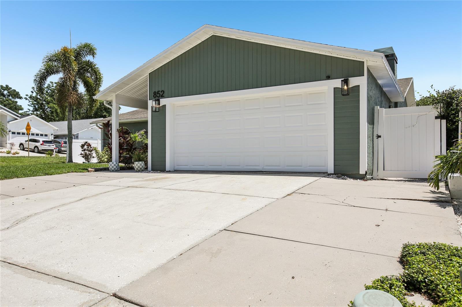 Image 6 of 44 For 852 Crystal Drive
