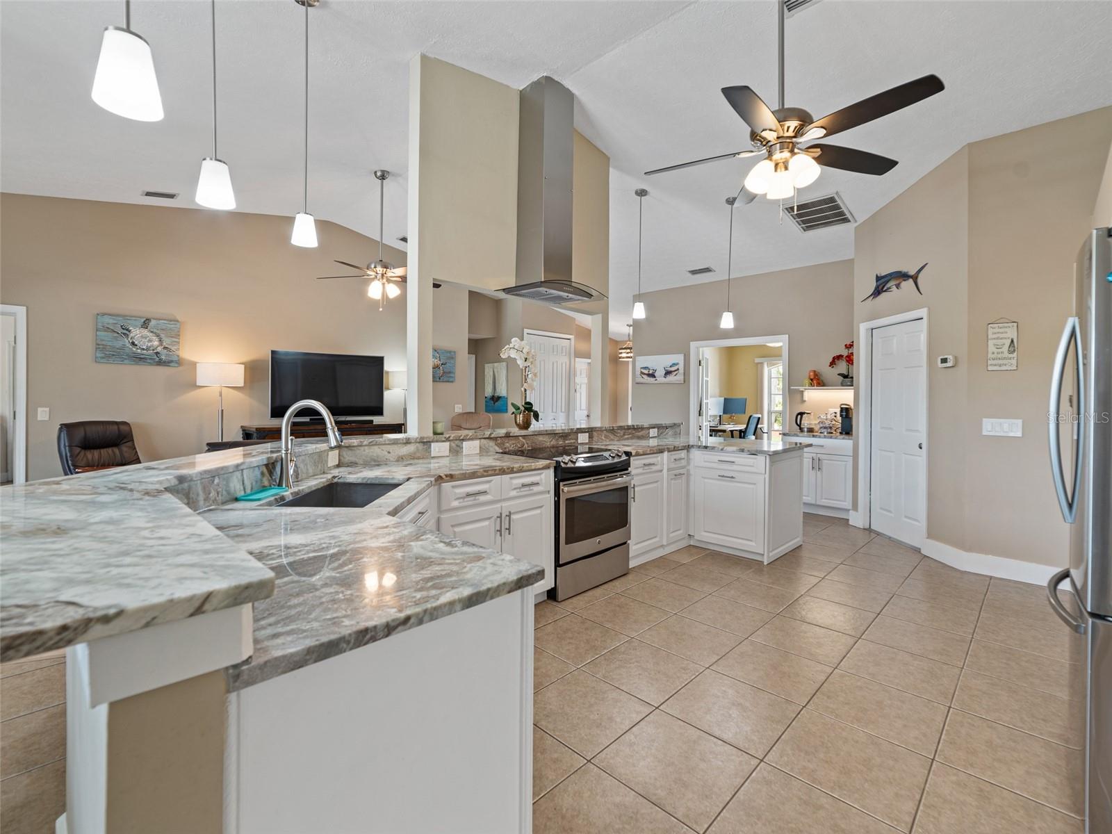 Listing photo id 8 for 9702 Mary Robin Drive