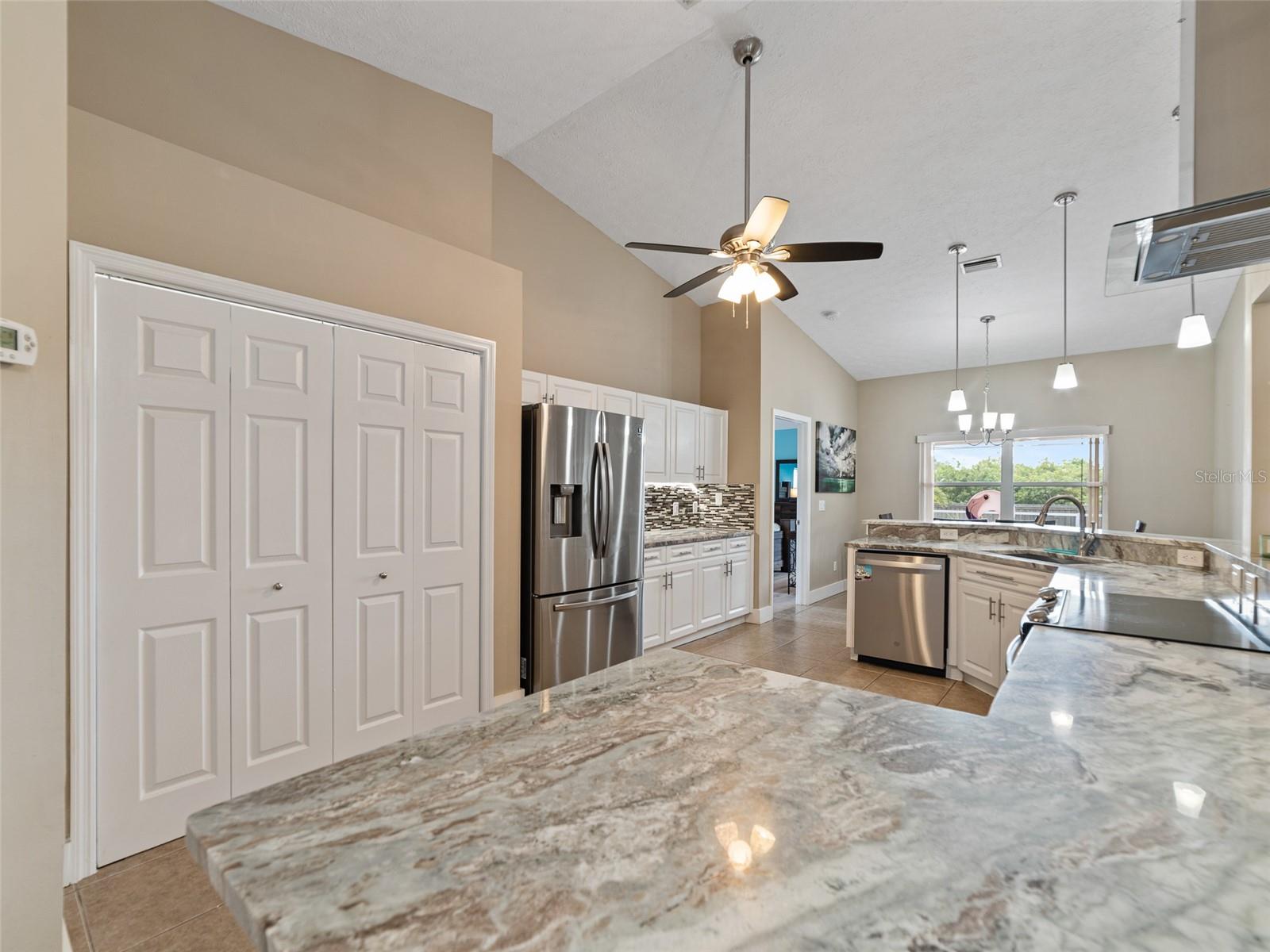 Listing photo id 9 for 9702 Mary Robin Drive