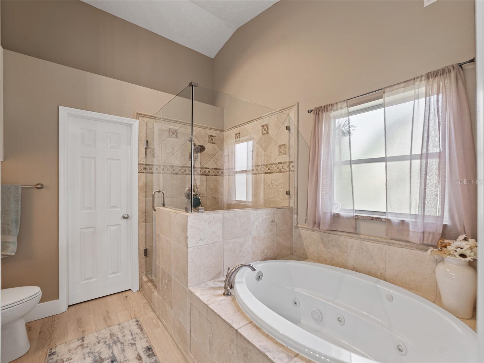 Listing photo id 16 for 9702 Mary Robin Drive