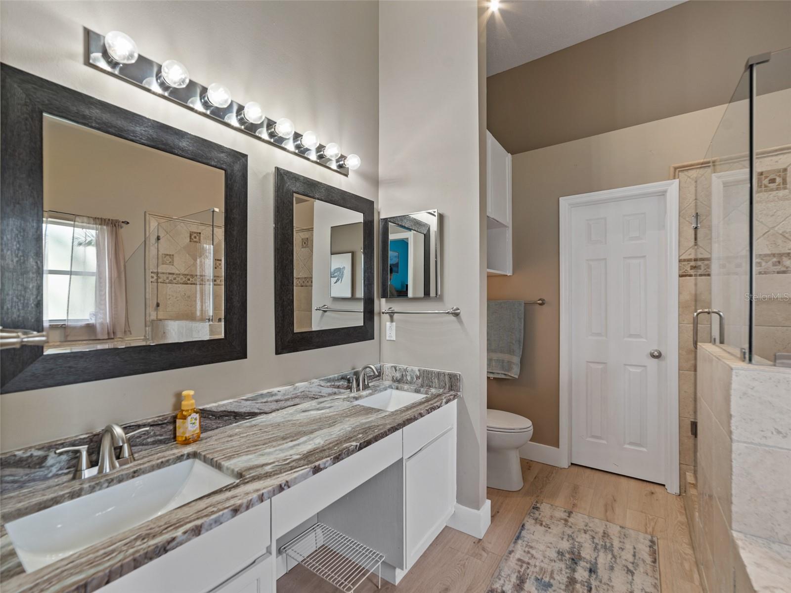 Listing photo id 17 for 9702 Mary Robin Drive