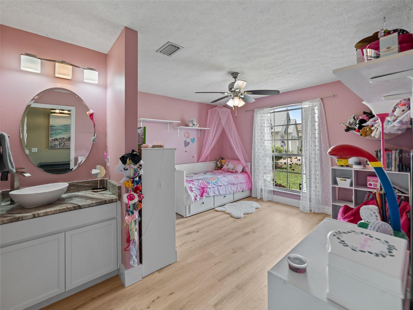 Listing photo id 18 for 9702 Mary Robin Drive