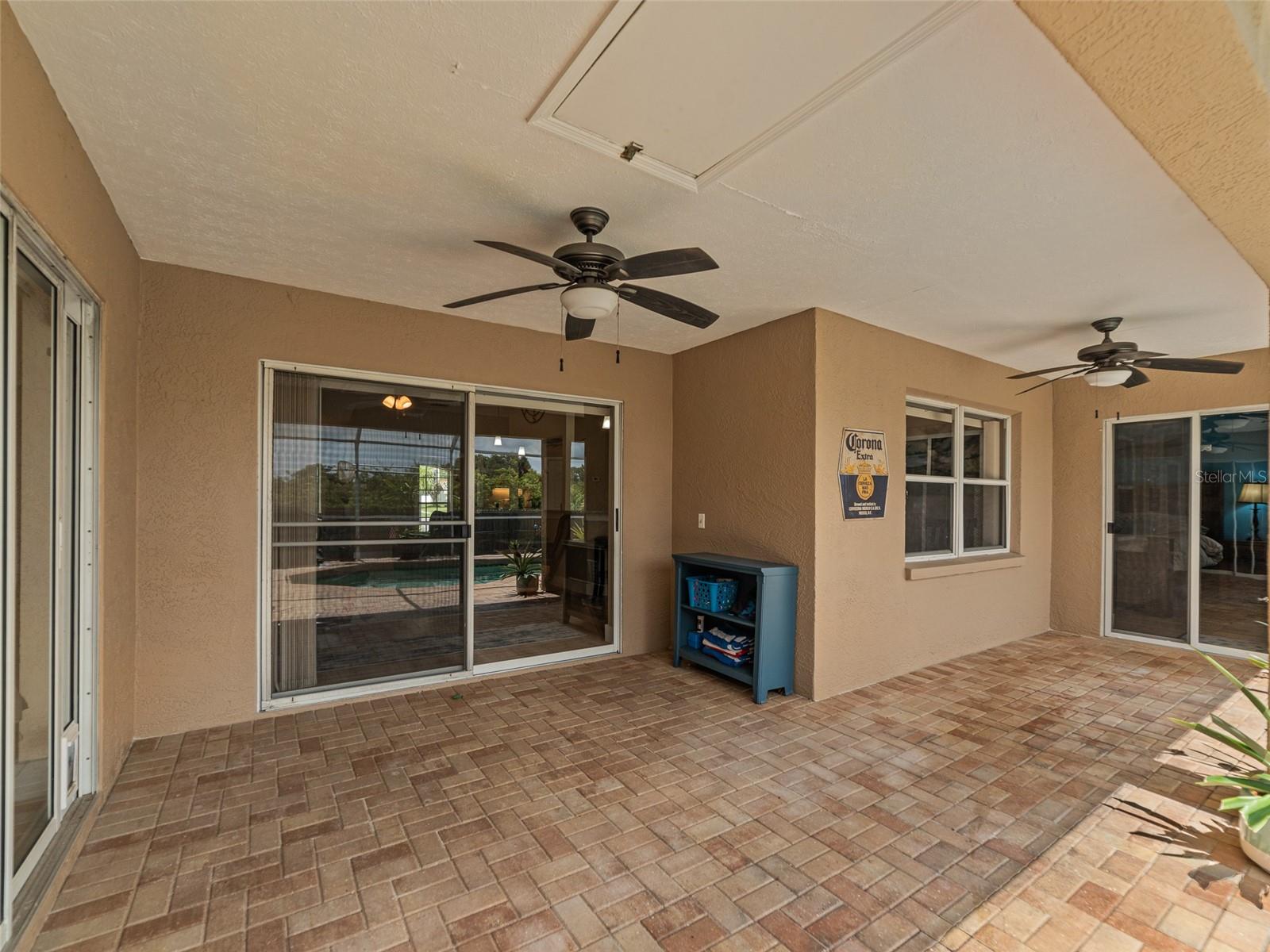 Listing photo id 23 for 9702 Mary Robin Drive