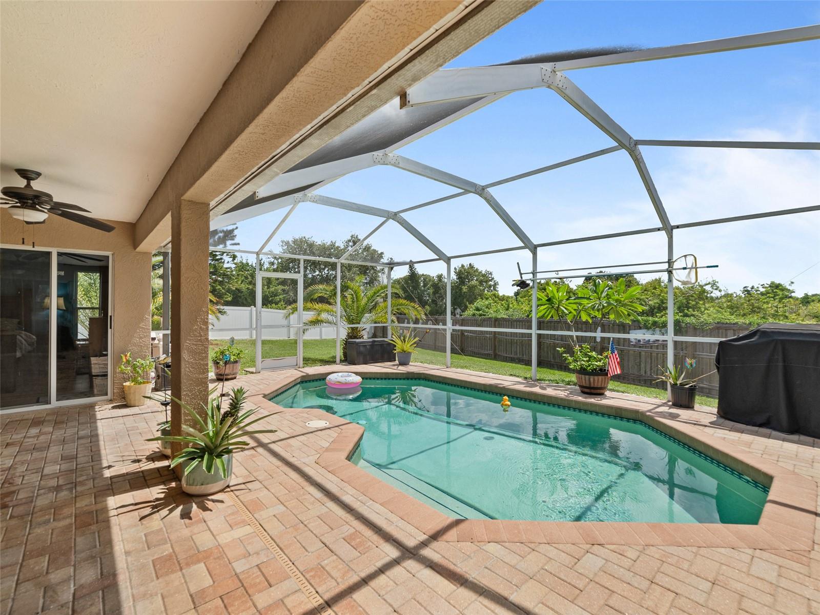 Listing photo id 24 for 9702 Mary Robin Drive