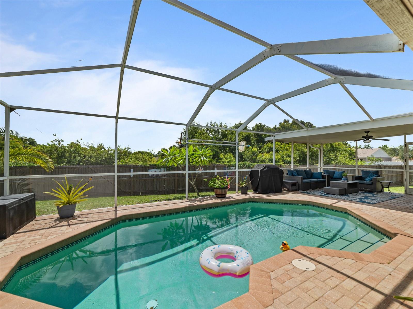 Listing photo id 27 for 9702 Mary Robin Drive