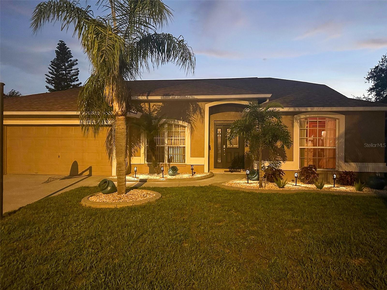 Listing photo id 1 for 9702 Mary Robin Drive