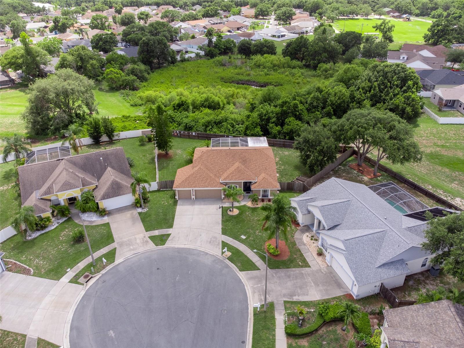 Listing photo id 32 for 9702 Mary Robin Drive