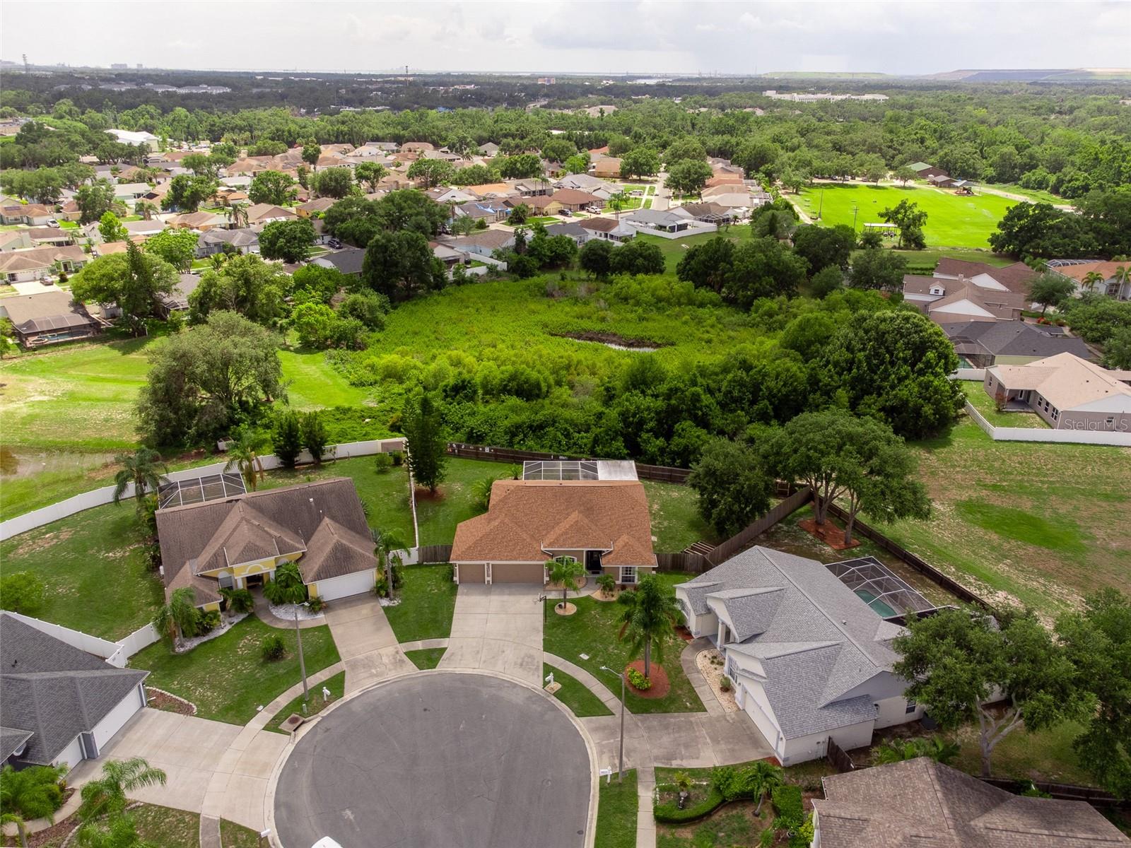 Listing photo id 33 for 9702 Mary Robin Drive