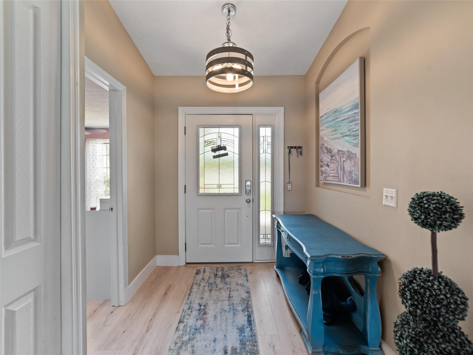 Listing photo id 2 for 9702 Mary Robin Drive